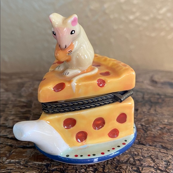 Other - 🧀🐁Vintage 🧀🐁Mouse on Cheese Teapot Trinket Box